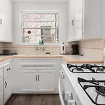 Chic Apt. With Hot Tub - Ultimate La Experience