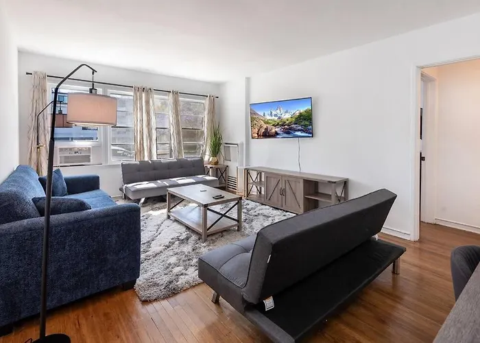 Chic Apt. With Hot Tub - Ultimate La Experience